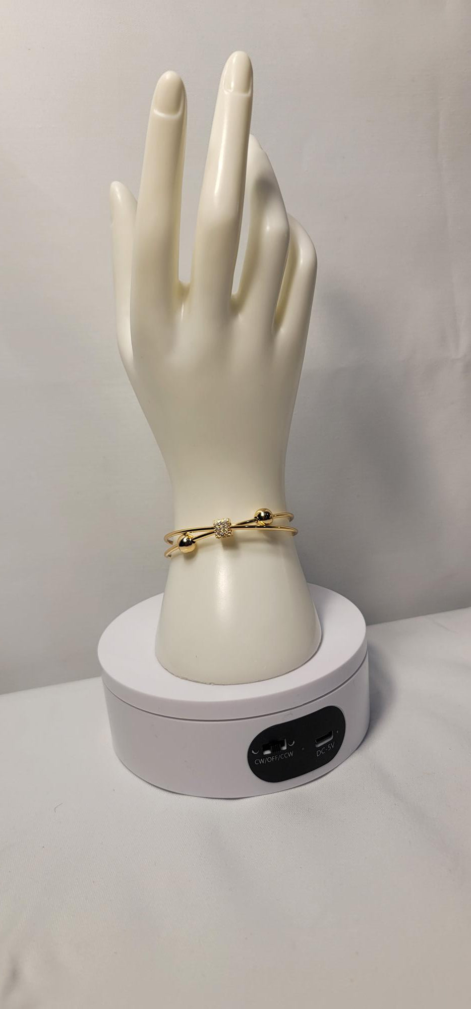 Elegant double Bangle with Block middle design.