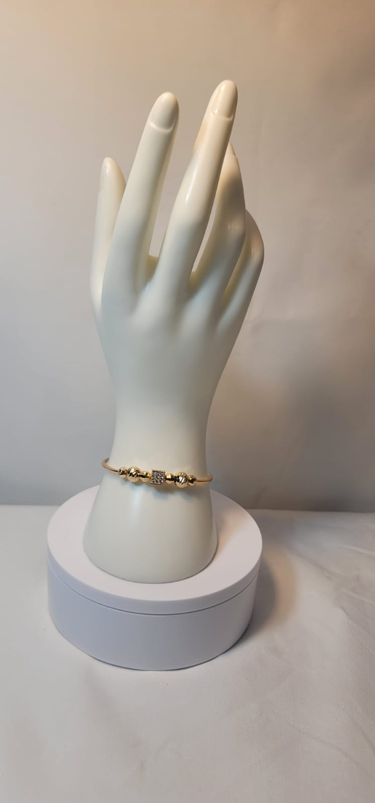 ELEGANT BLOCK BRACELET WITH CRYSTALS