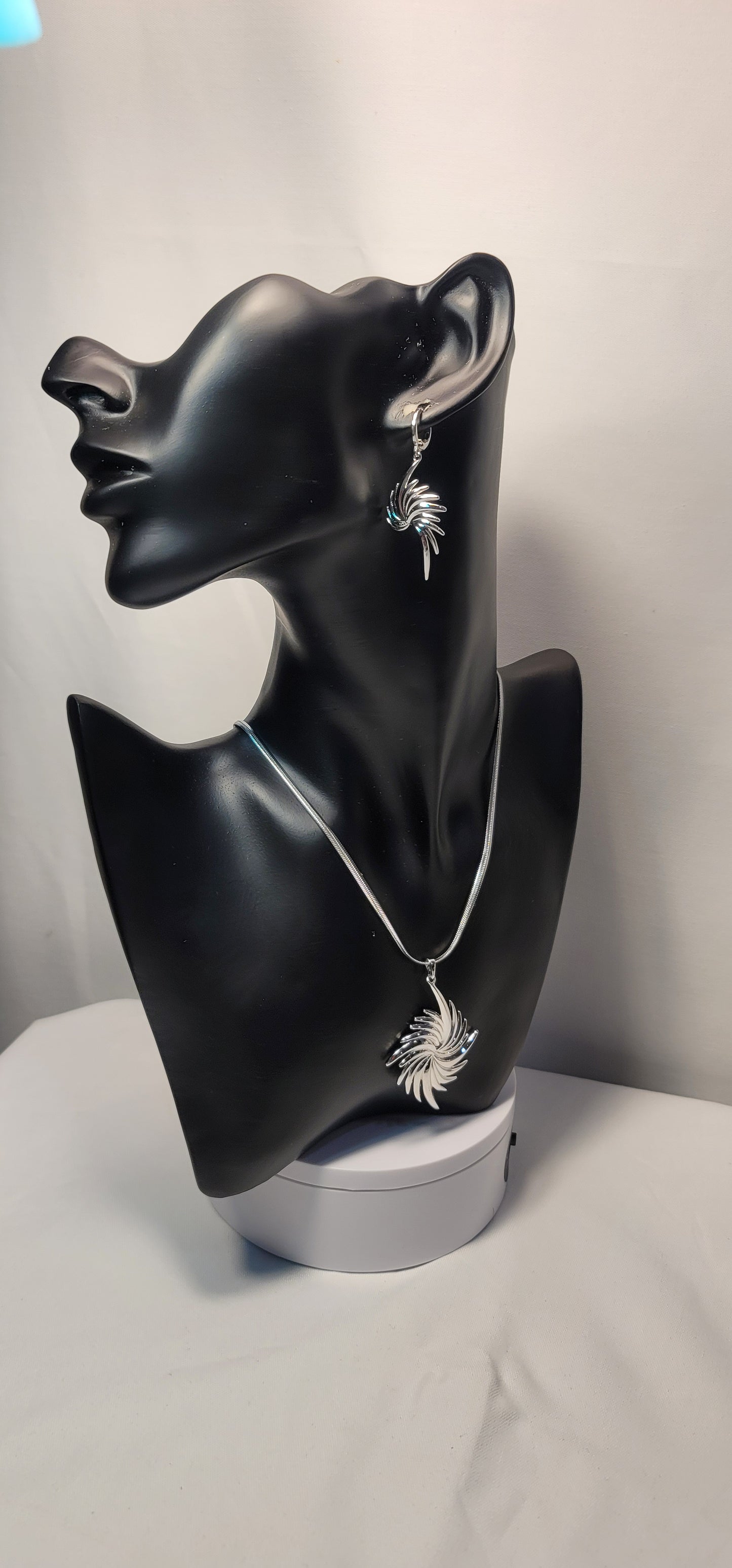 Dynamic swirling design