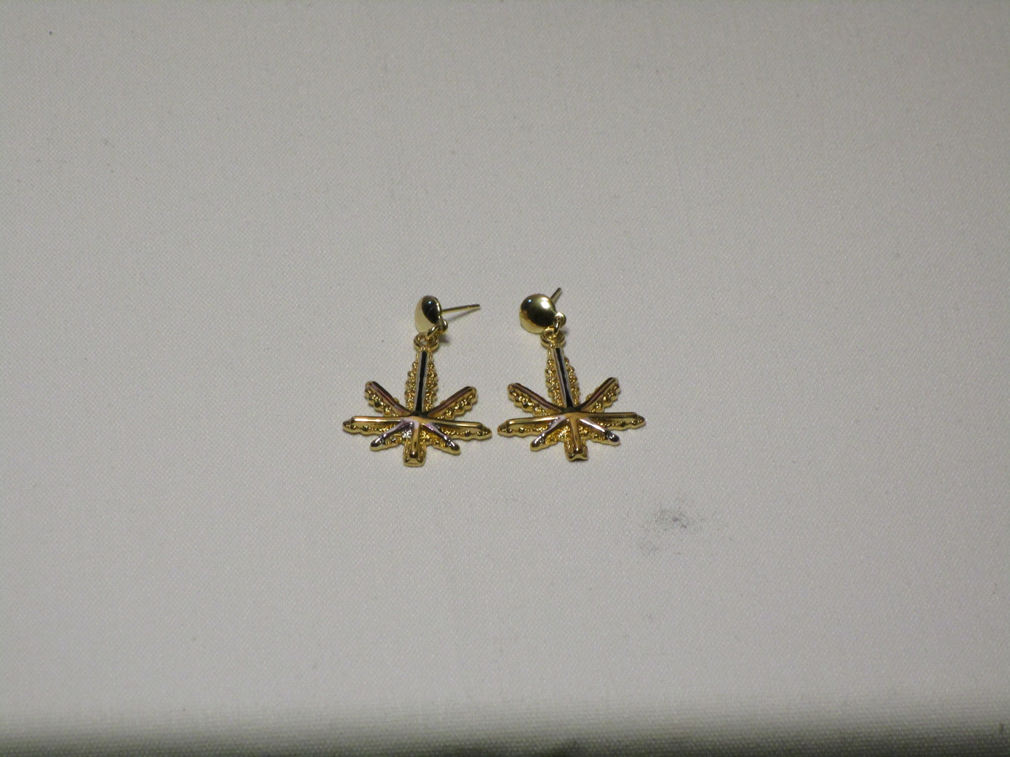 Starburst Gleam jewelry sets.