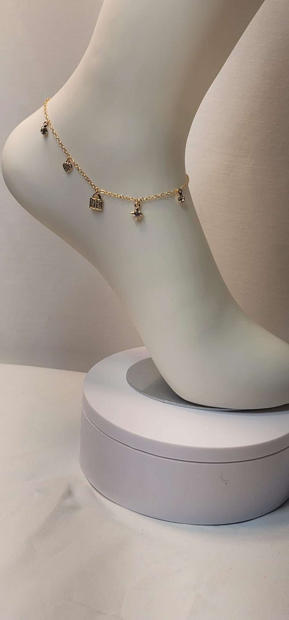 Beautiful Mutiple Shaped Anklet. (STAR/HEART/PADLOCK SHAPED) Fashion Jewelry Anklet.
